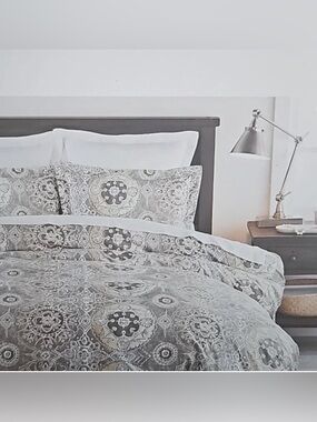 Pottery Barn Jacquelyn medallion pattern duvet king bedding quilt tan grey